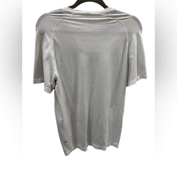 Lululemon Metal Vent Tech Short Sleeve Men top - Picture 6 of 6